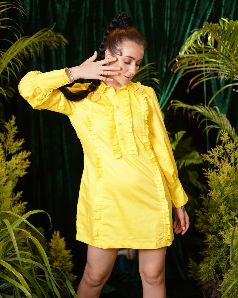 Yellow cotton pleated dress with embroidered flowers