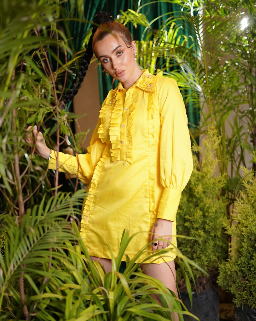 Yellow cotton pleated dress with embroidered flowers